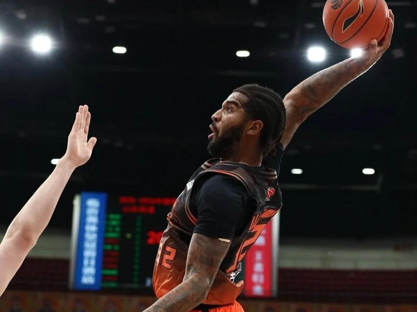 奇异果登录入口-山东男篮主场迎战吉林，有望冲击7连胜，克里斯再会摊手好搭档