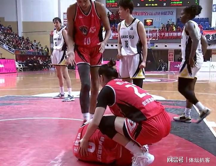 奇异果登录入口-赛场流氓！WCBA惊现外援阿利恩垫脚致盛帆女篮核心王佳琦赛季报销